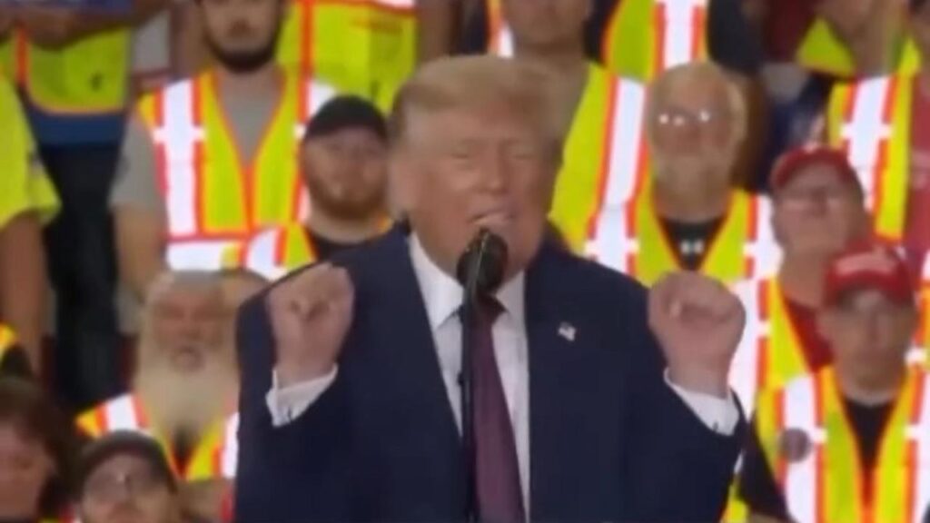 Vídeo: Trump viraliza com gemidos em comícios para zombar de atletas trans