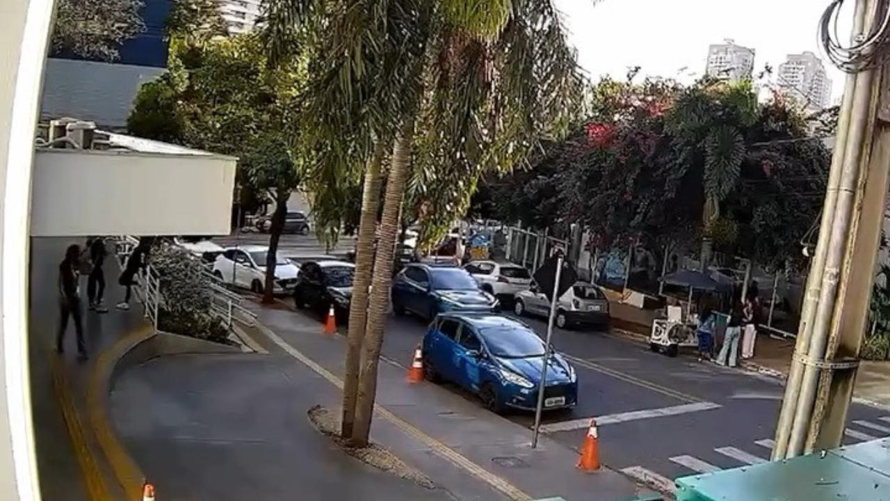 Vídeo: Câmeras registram momento em que motorista perde controle e atropela aluna em Goiânia