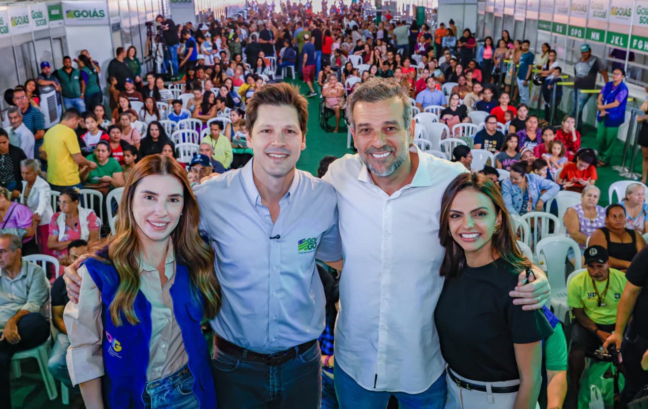 Daniel Vilela e Iara levam benefícios do Goiás Social a Goianésia