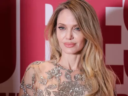 Angelina Jolie diz que não voltou a namorar após divórcio de Brad Pitt