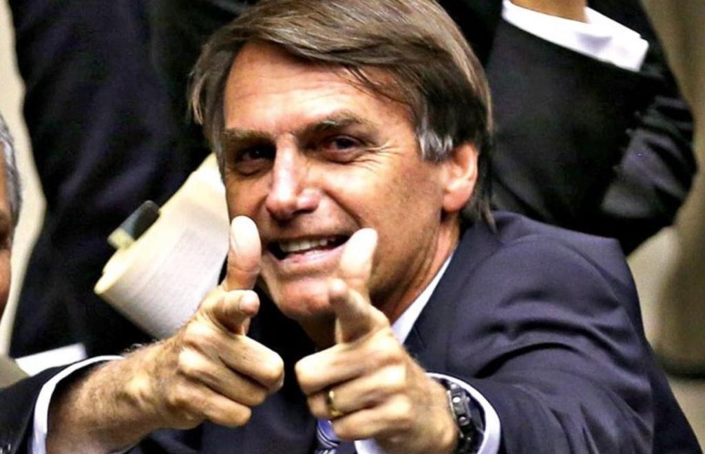Pistola 9mm apreendida em blitz da PMDF pertence a Bolsonaro, diz militar