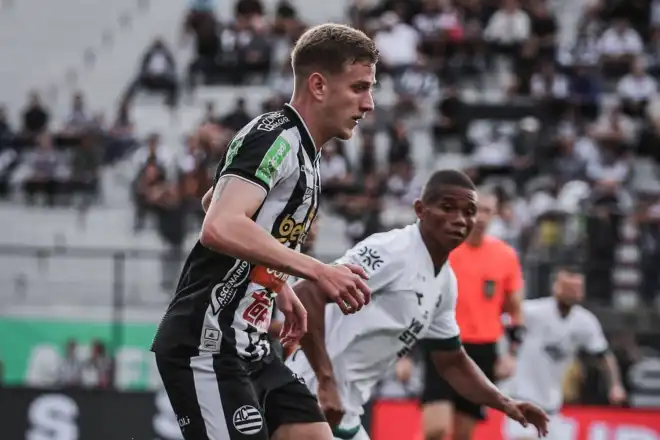 Goiás sai na frente mas cede empate ao Athletic após adversário perder pênalti e ter um expulso