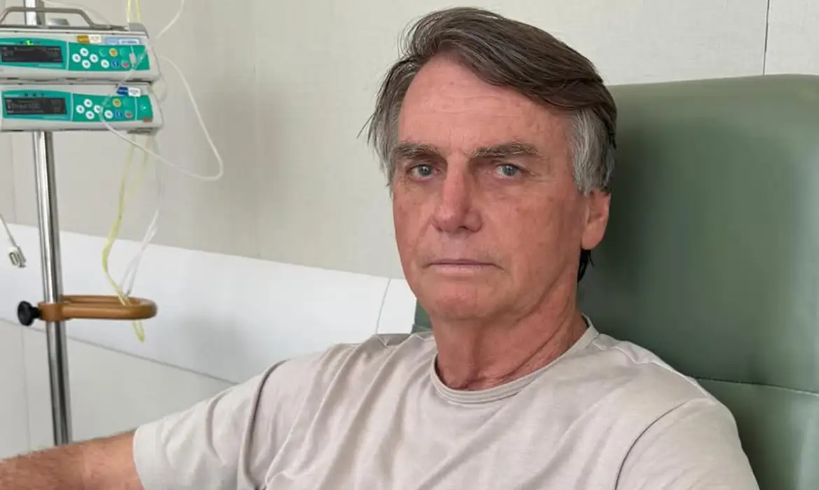 Jair Bolsonaro apresenta aumento de crises de soluço no 35º dia de pós-operatório