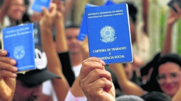 Mais de 37 milhões de brasileiros trabalham acima de 41 horas semanais no país