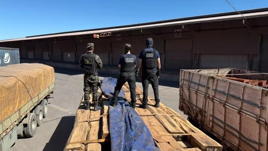 Receita apreende carga que pode esconder 50 toneladas de cocaína na fronteira