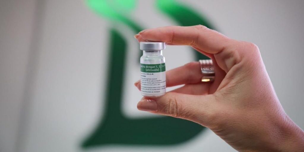 Vacina da dengue do Butantan é suspensa após investigação de duas mortes