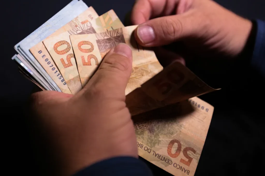 Brasileiros estão mais otimistas com a economia, aponta pesquisa Datafolha