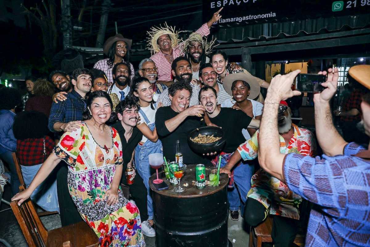 Elenco de “A Nobreza do Amor” celebra festa junina em pausa das gravações