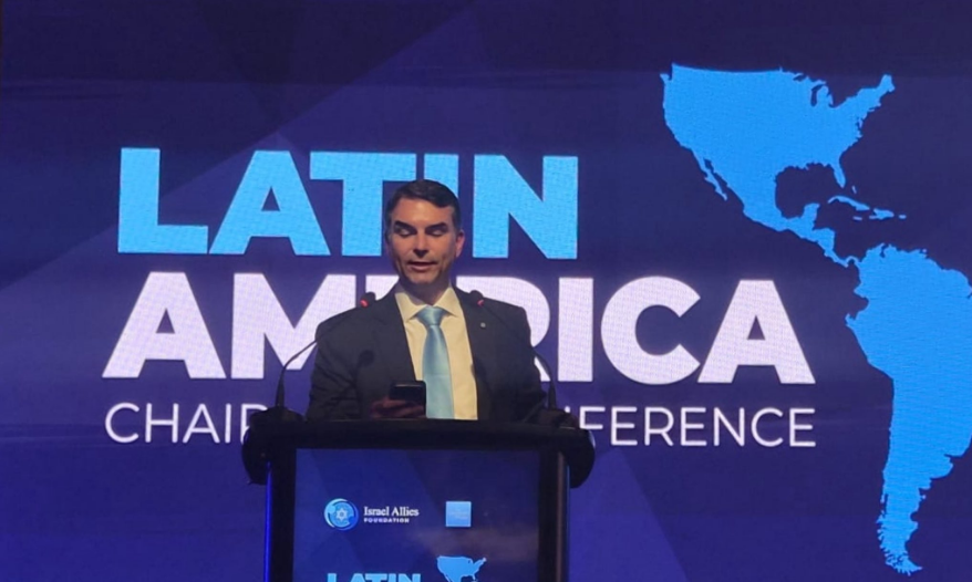 Flávio Bolsonaro diz em Buenos Aires que brasileiros têm “inveja” da direita