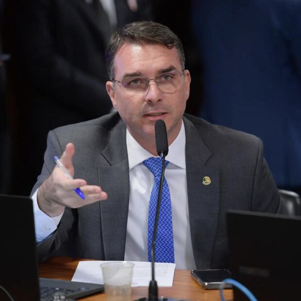 Flávio adia escolha de vice e busca nome feminino para chapa presidencial