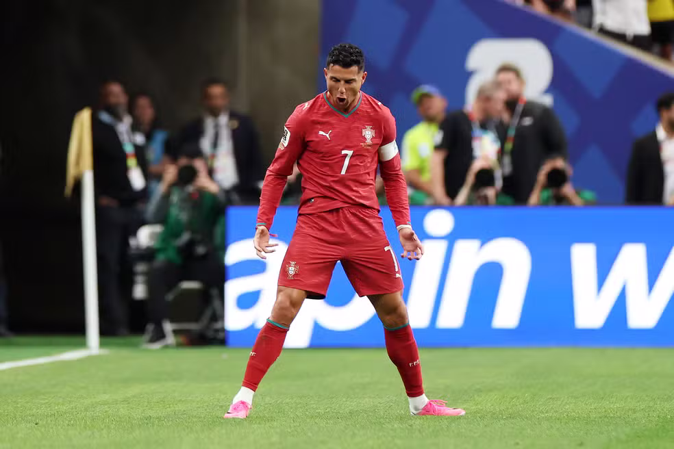 CR7 faz história, chega a 975 gols na carreira, é o único a marcar em seis Copas e alcança 10 gols em Mundiais