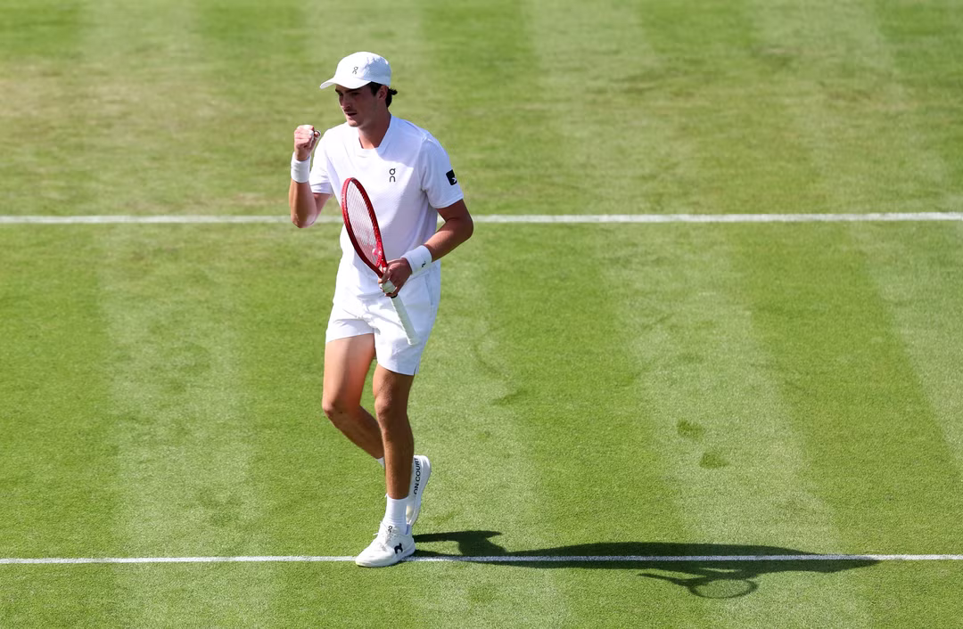 João Fonseca vence em sua estreia em Wimbledon e avança à segunda rodada