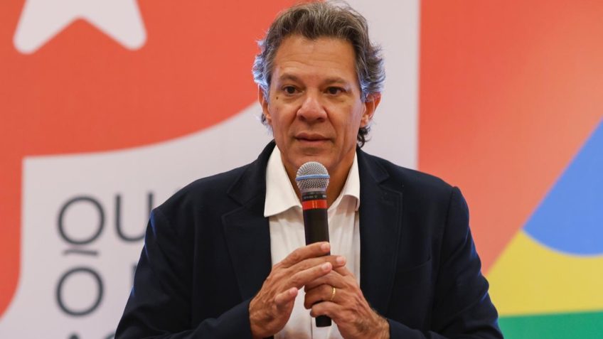 Haddad critica Tarcísio por reação à condenação de Eduardo Bolsonaro