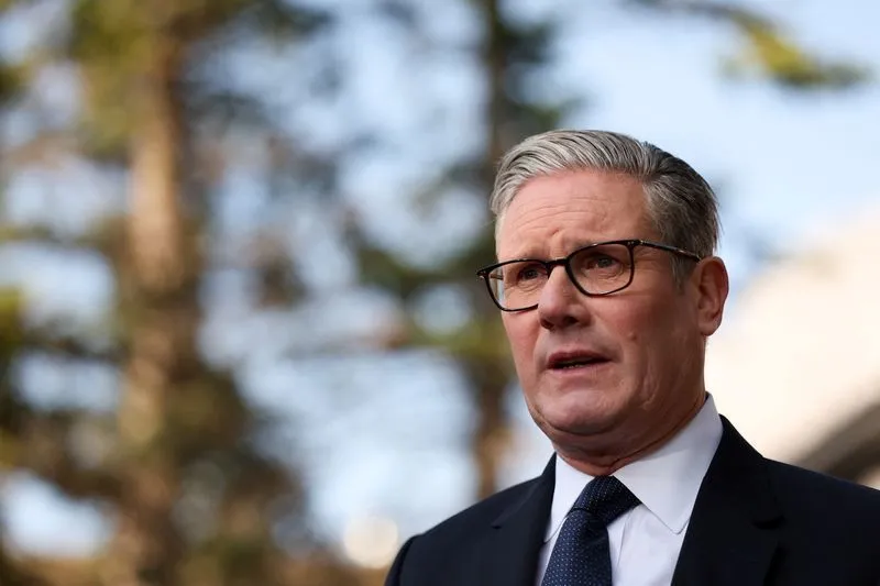 Líderes internacionais prestam homenagens após saída de Keir Starmer do governo britânico