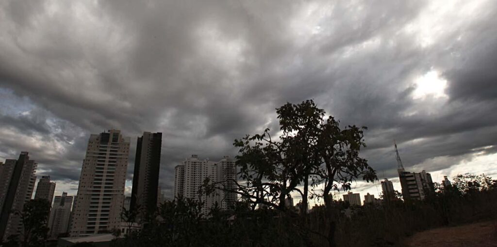 Massa de ar polar mantém temperaturas baixas em Goiás até sexta-feira (26)
