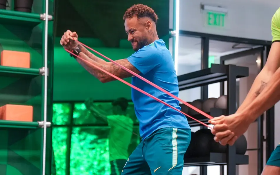 Neymar avança na recuperação e pode voltar aos treinos da Seleção Brasileira