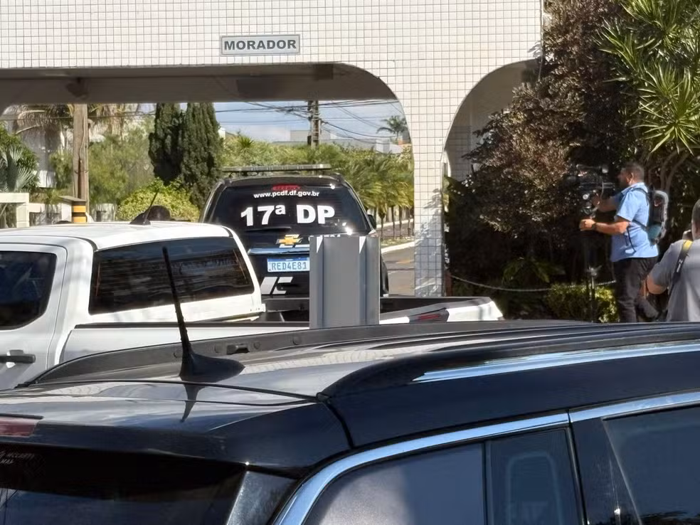 Bolsonaro depõe por 5 minutos e repete que queria consertar arma apreendida em blitz, diz defesa