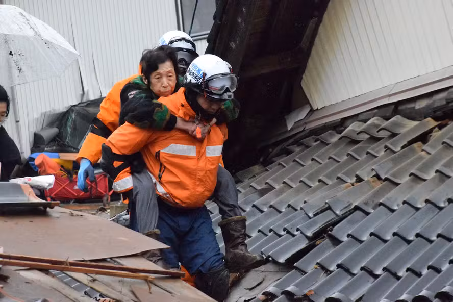 Terremoto de magnitude 7,1 deixa ao menos 50 feridos e causa destruição no Japão