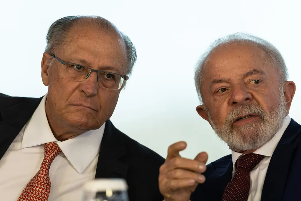 Lula defende ciência contra superpotências e Alckmin reage a Milei
