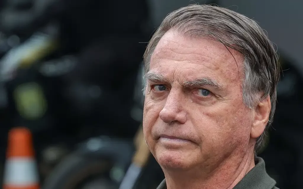 PGR apoia prisão domiciliar de Bolsonaro e restrições a Flávio Bolsonaro