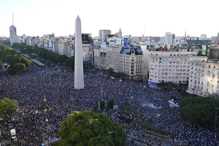 Torcida argentina celebra com festa e loucura a virada histórica sobre a Inglaterra em Buenos Aires