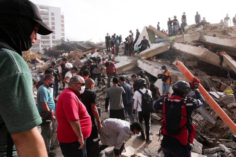 Brasileiros buscam sobreviventes em área devastada por terremotos na Venezuela
