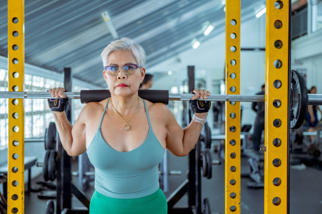 Musculação pode reverter envelhecimento cardíaco em mulheres acima dos 60 anos