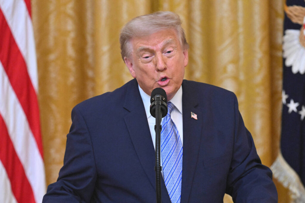 Trump acusa China de interferência eleitoral sem provas e pede investigação