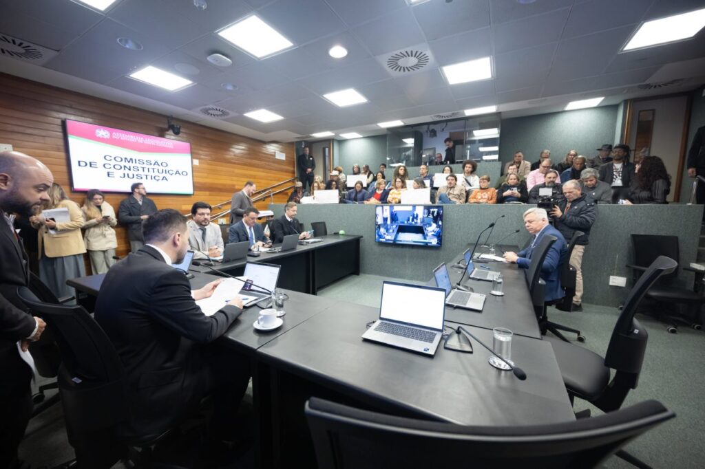 Universidades catarinenses discute projeto de cotas raciais a critérios de renda