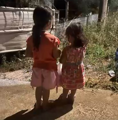 Mãe é investigada por abandonar filhos de dois e cinco anos para ir a churrasco em Goiânia