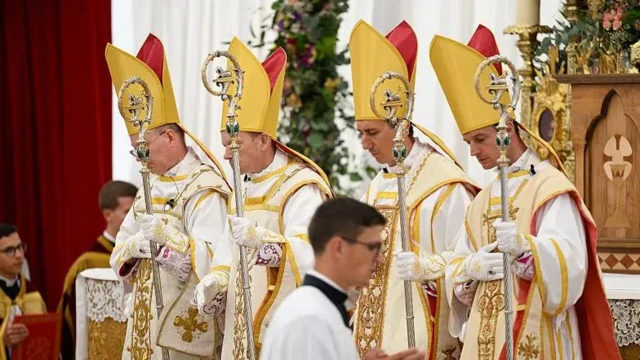 Vaticano excomunga Fraternidade São Pio 10º após ordenação sem autorização papal