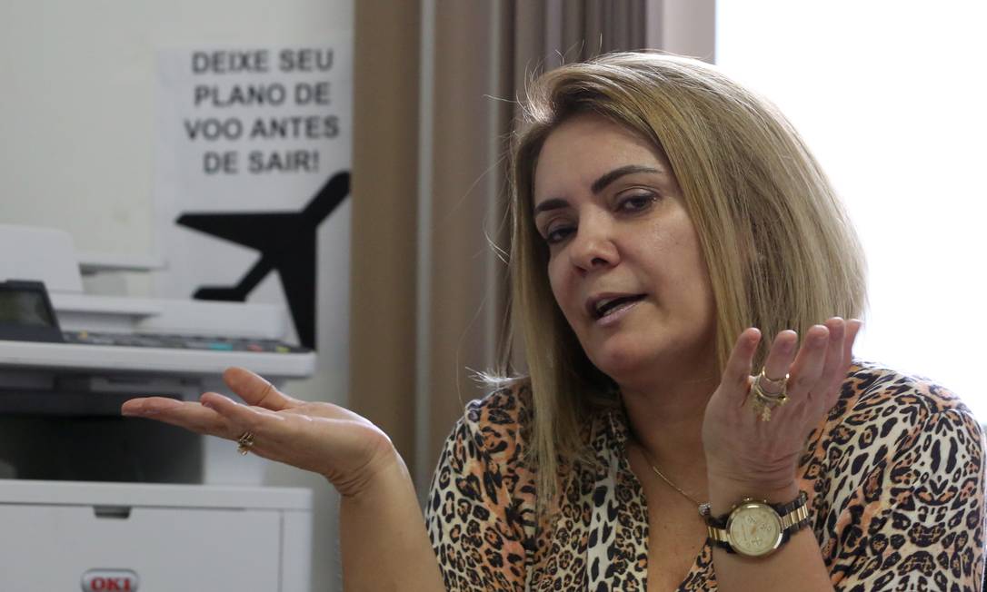 Justiça bloqueia R$ 227,7 mil em contas de ex-esposa de Bolsonaro