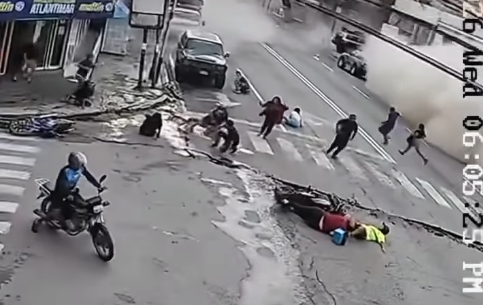 Novas imagens mostram terror durante duplo terremoto na Venezuela com rompimento de asfalto