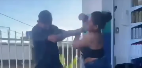 Cobrança de dívida termina com moto destruída e rapaz agredido