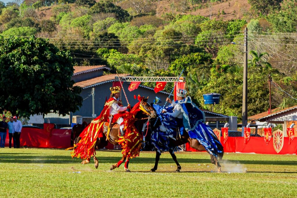 Tradicional encenação das batalhas das Cavalhadas entre mouros e cristãos será realizada no distrito de Cedrolina