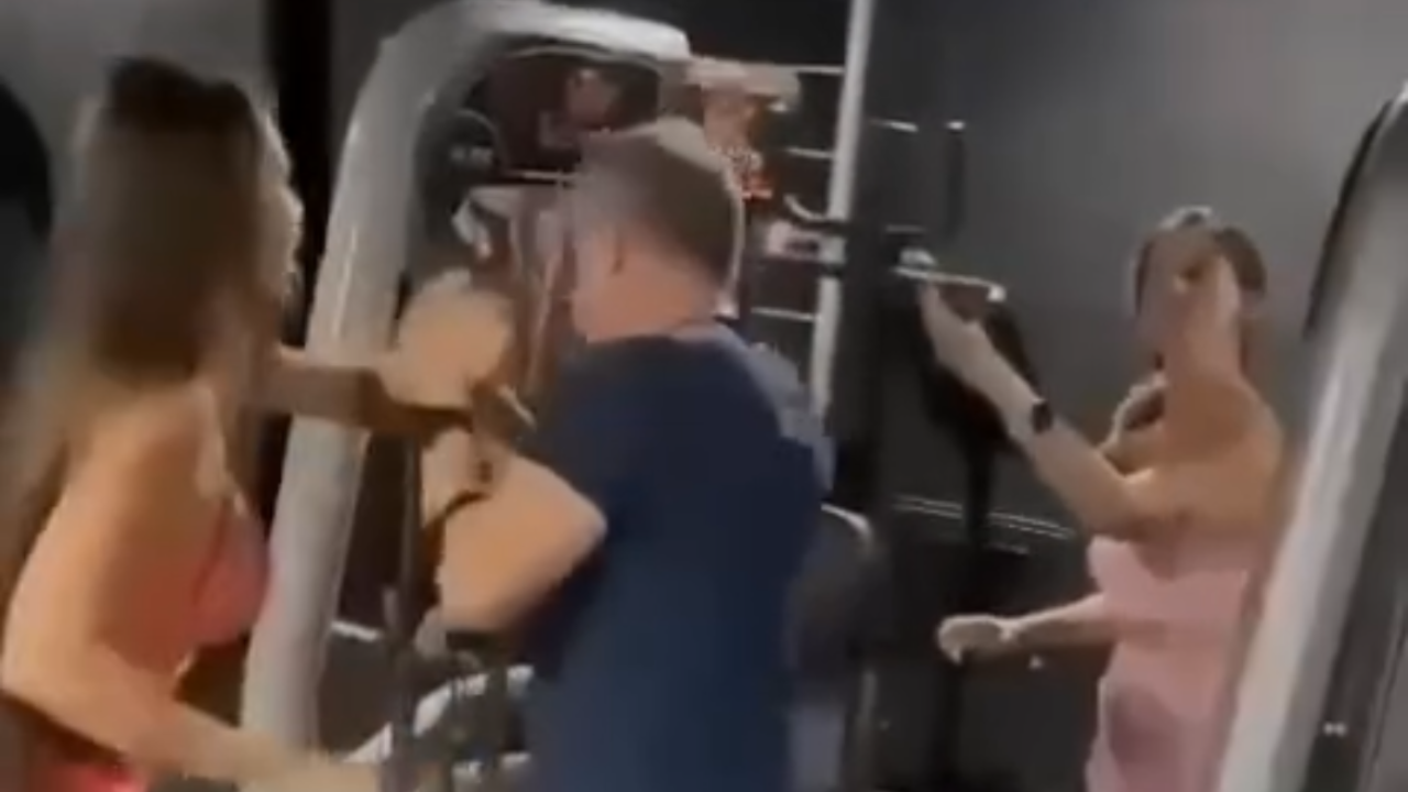 Mulher invade academia para confrontar suposta amante do marido e gera confusão; assista ao vídeo