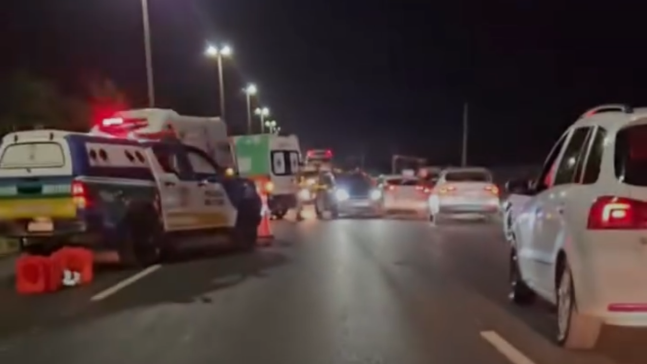 Acidente deixa duas pessoas feridas na GO-060 em Trindade; assista ao vídeo