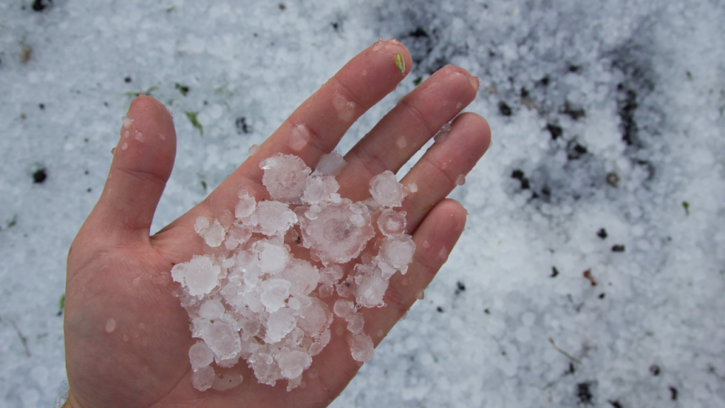 Temporal com granizo atinge 500 casas no Rio Grande do Sul. Assista ao vídeo