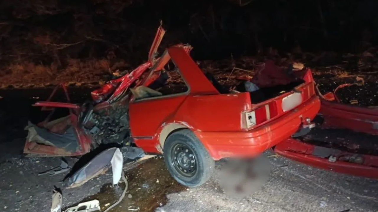 Colisão frontal entre carro e caminhão na GO-139 deixa quatro mortos