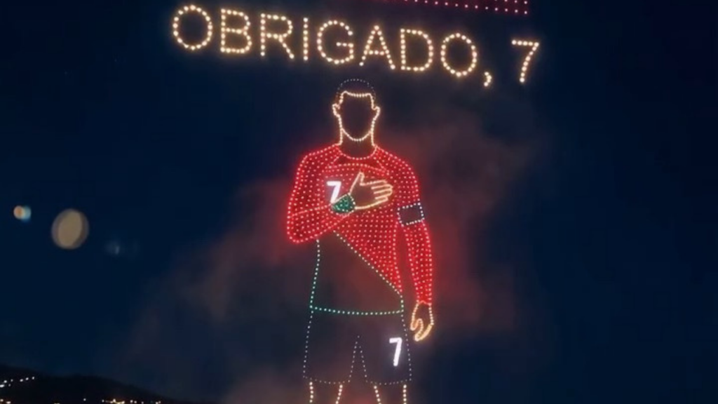 Vídeo: Cristiano Ronaldo recebe homenagem na Ilha da Madeira com espetáculo de drones