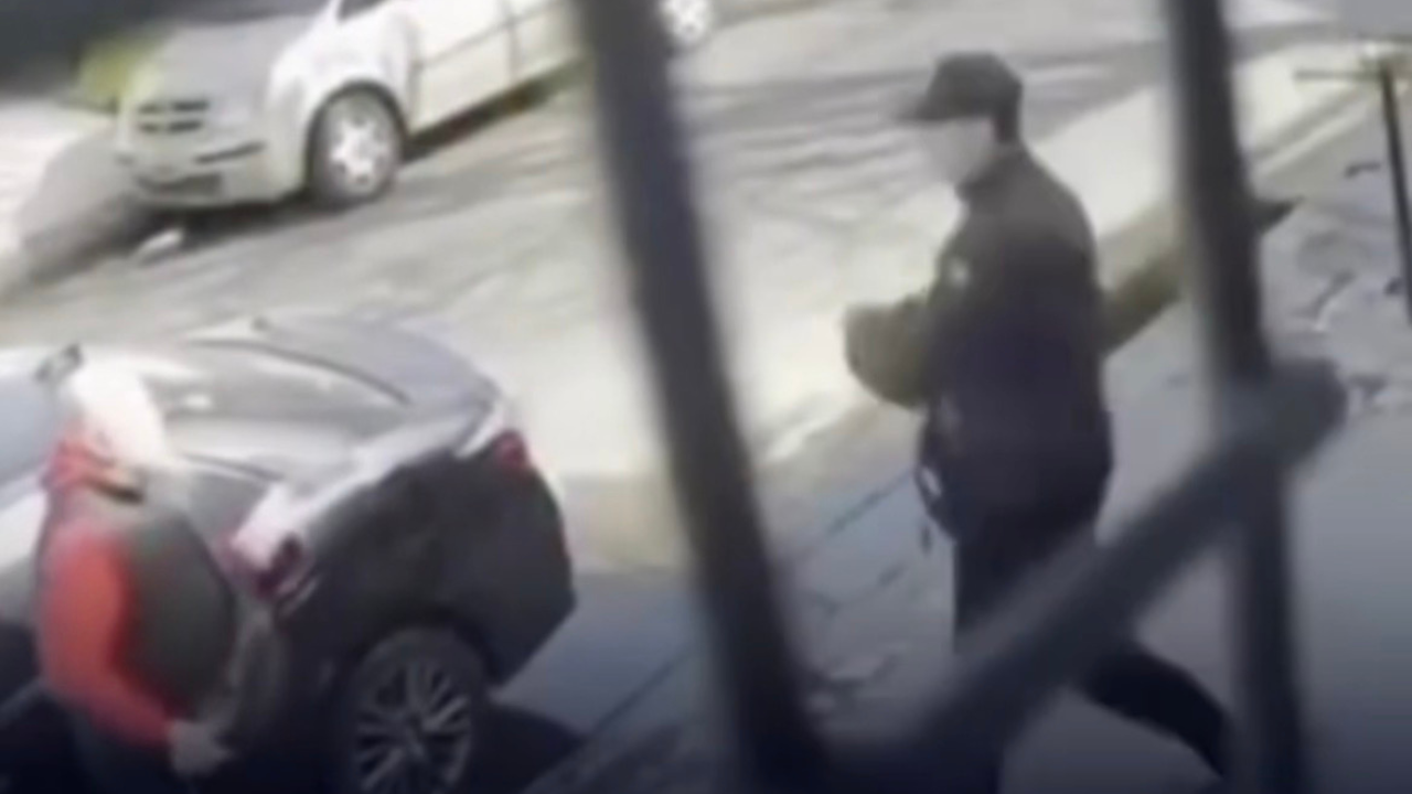 Ex-policial de 71 anos reage a assalto e mata um dos criminosos; assista ao vídeo