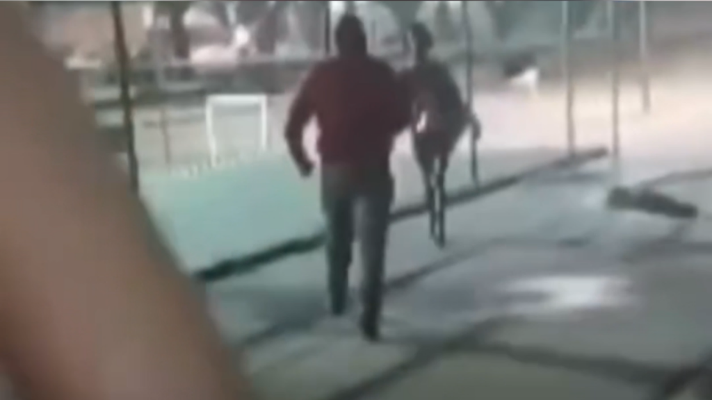 Jovem com tatuagem de suástica é apreendido por agredir mulher trans; assista ao vídeo
