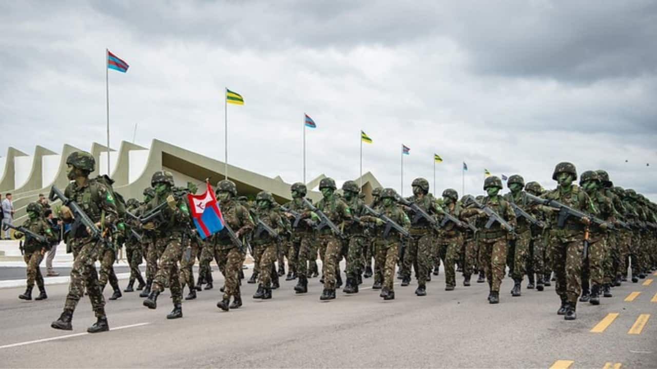 Exército abre seleção para sargentos temporários com salário inicial de R$ 4.177 em Goiás