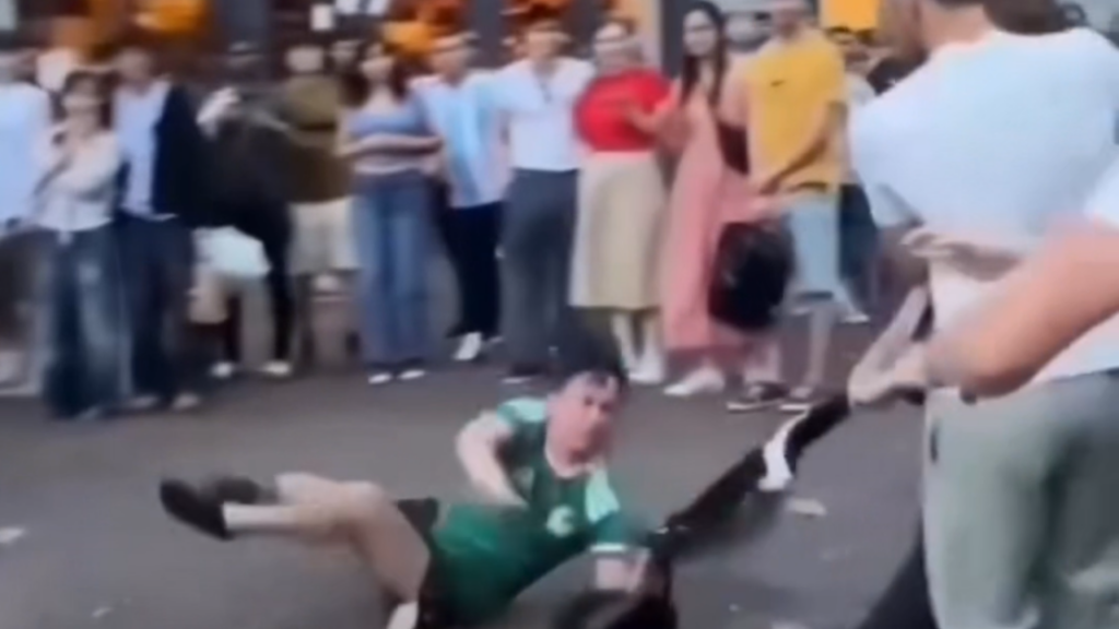 Torcedor mexicano é agredido por grupo de argentinos em Seattle. Veja vídeo