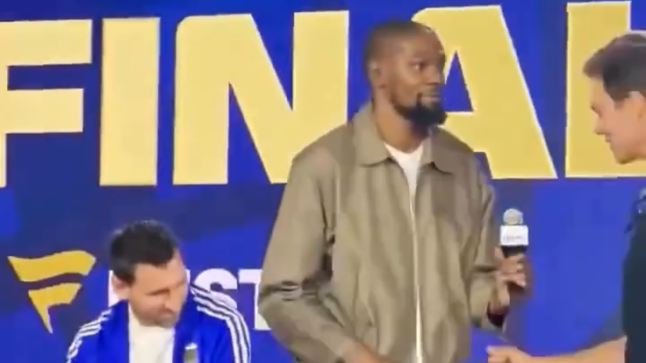Kevin Durant causa polêmica ao ignorar Messi, Scaloni e Dibu Martínez em evento em NY; assista ao vídeo