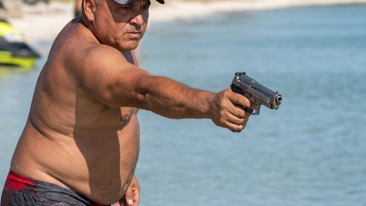 Homem aponta arma, tenta atirar contra kitesurfista e assusta banhistas; assista ao vídeo