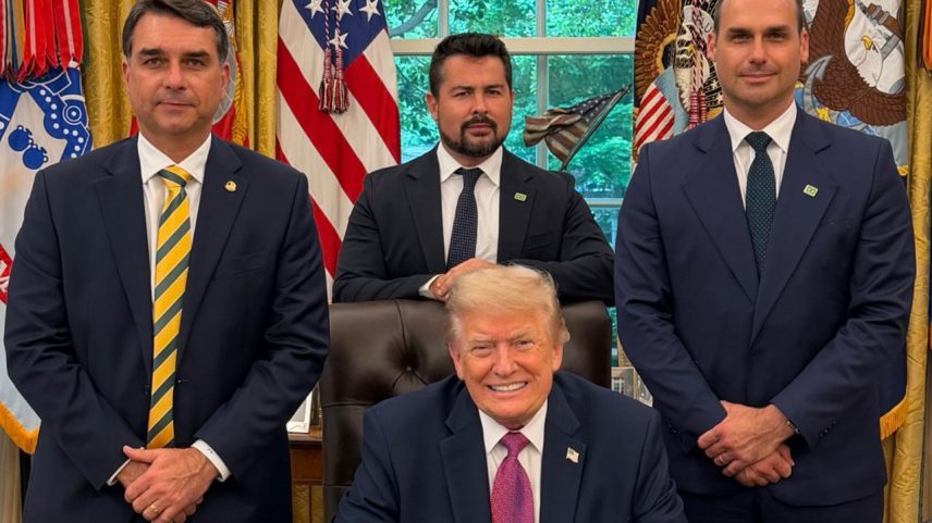 Datafolha: 52% veem tarifaço de Trump favorecer Flávio Bolsonaro