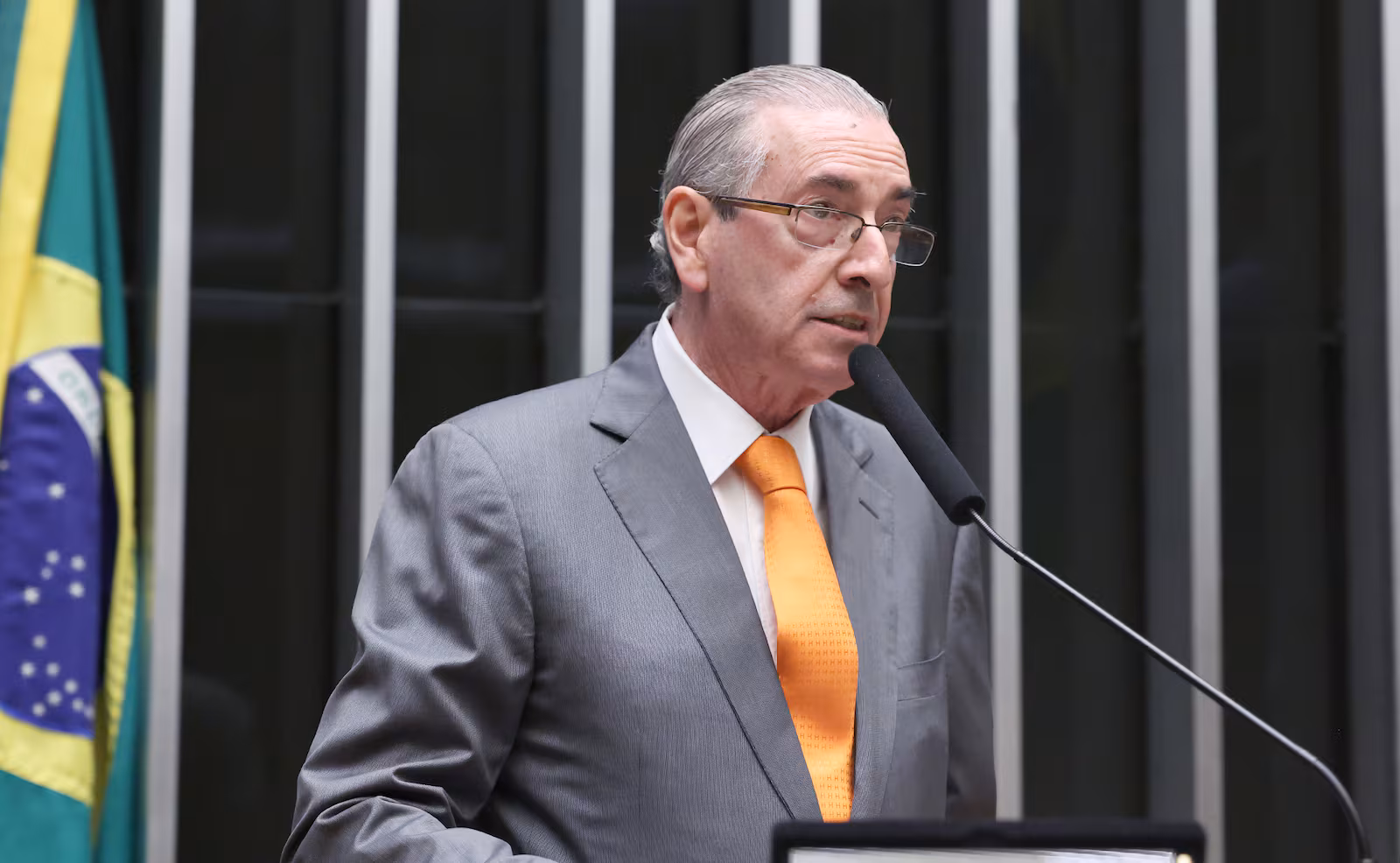 Flávio Dino bloqueia R$ 6,1 milhões de Eduardo Cunha por suspeita sobre emendas