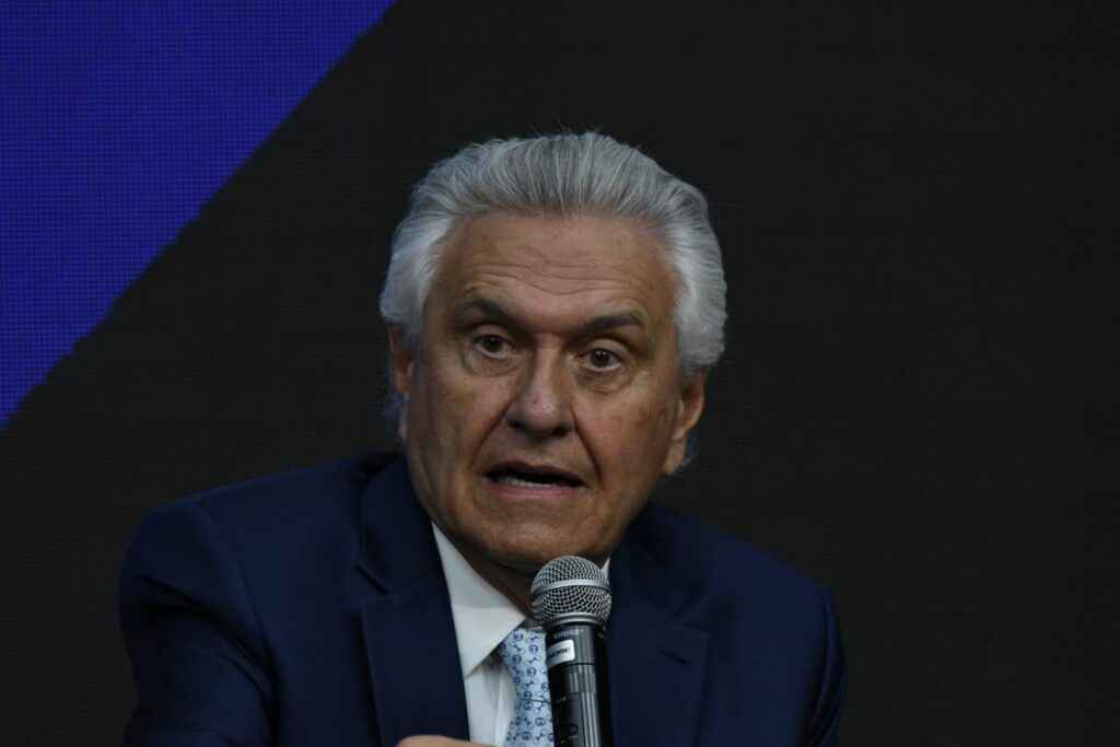 Caiado critica postura de Milei em evento do PL