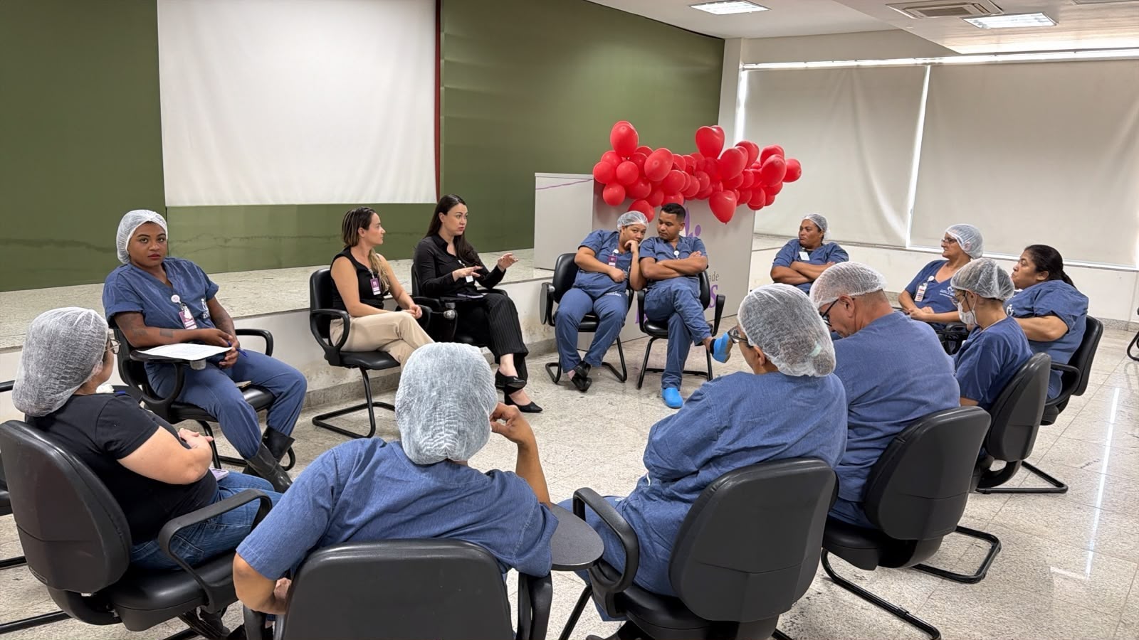 HMDI orienta equipe de higienização sobre prevenção de infecções